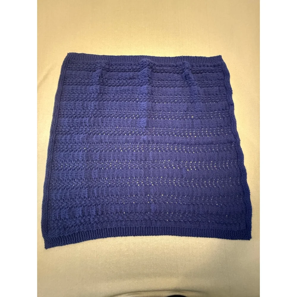Bernat Looped Cable Lines Crochet Blanket size 34x34 inches navy blue